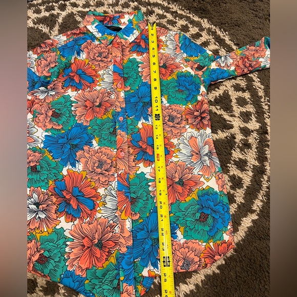 Women’s Banana Republic Classic Fit Colorful Floral Button Up Shirt - Picture 5 of 5